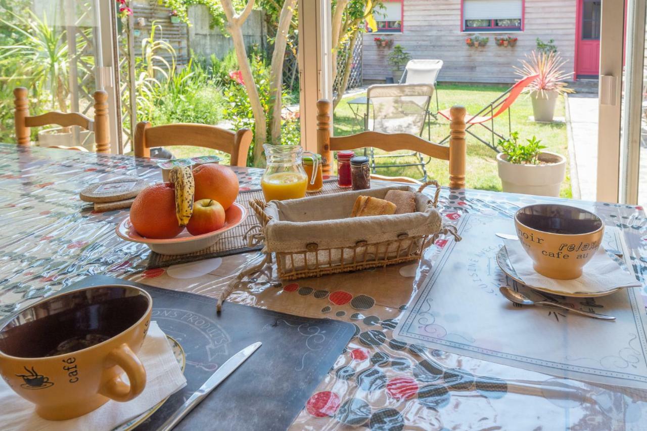 ラ・ロシェル L'Escale Marine - Couette Et Cafe Bed & Breakfast エクステリア 写真